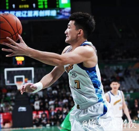 孙铭徽不高兴！拒绝布朗示好，两场比赛拿13分，1个难题困扰王博