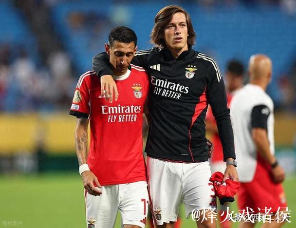 皇马又敲定一笔转会！卡雷拉斯的追梦之旅：走出皇马，终归伯纳乌