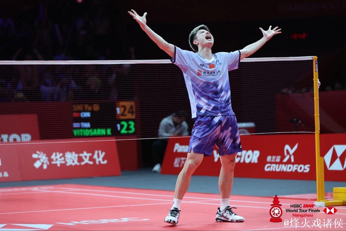 世界羽联总决赛:石宇奇直落两局击败昆拉武特挺进决赛 世界羽联总决赛:石宇奇直落两局击败昆拉武特挺进决赛